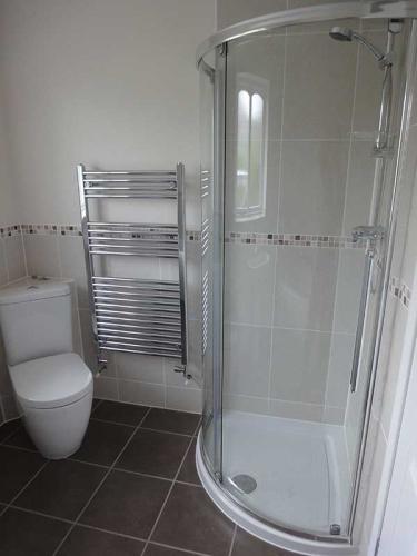 White tiled bathroom  by Peter Robinson Installations
