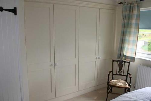 Fitted bedroom by Peter Robinson Installations